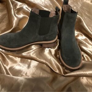 Blondo Women's Dark Gray Ankle Boots